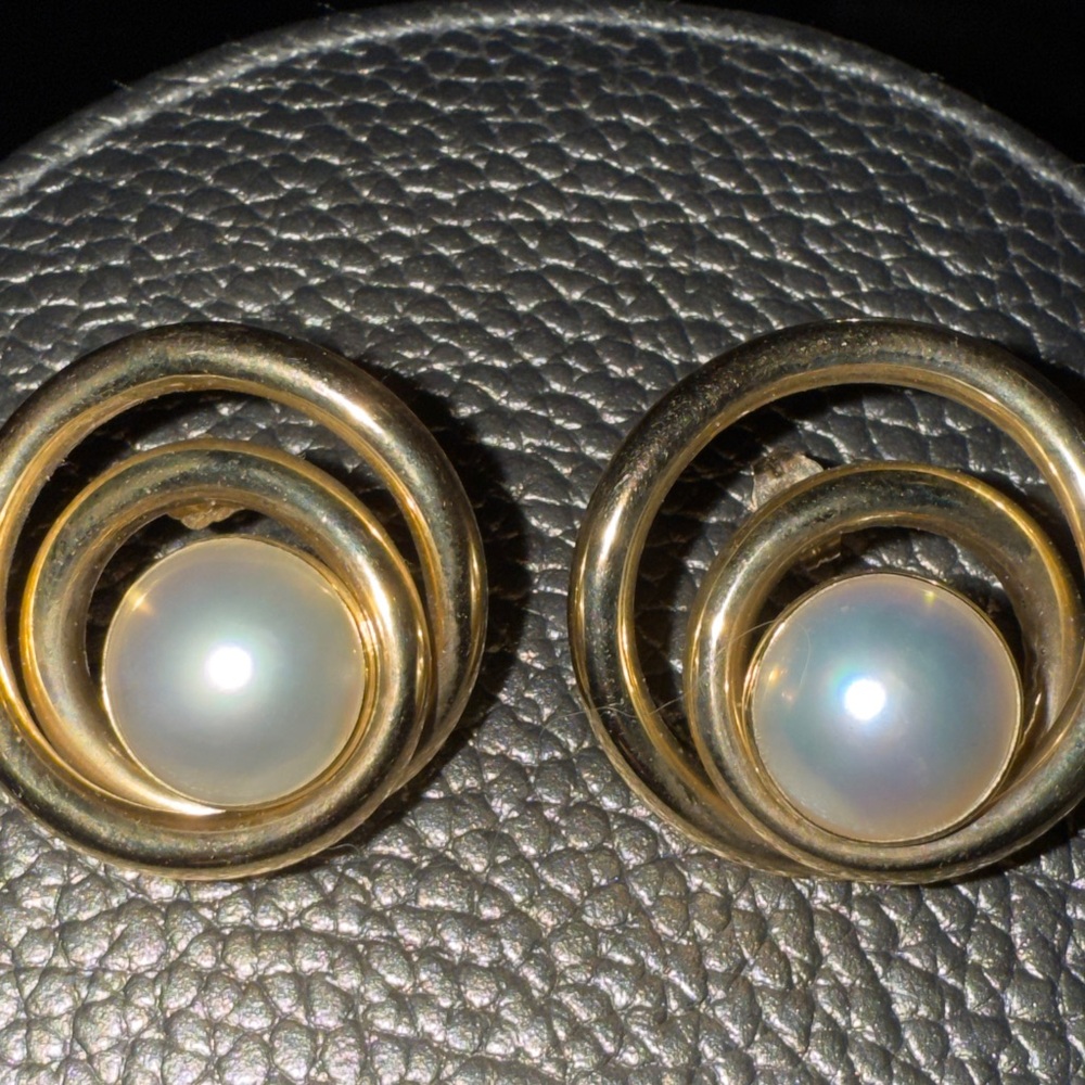 Peter Brams Designs 14 k gold and pearl earrings